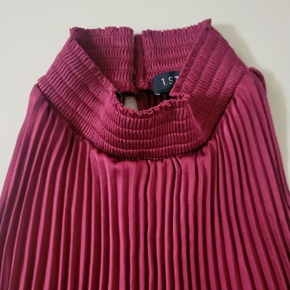 1.STATE Pleated Halter-Neck Top - Picture 8 of 13